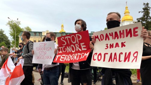 Protesto em Kiev, na Ucrânia, pela prisão de opositor pelo governo bielorrusso