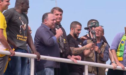 General Eduardo Pazuello ao lado de Bolsonaro em ato político, no Rio de Janeiro