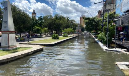 Prédios de Manaus foram tomados pelas águas por conta da cheia do Rio Negro