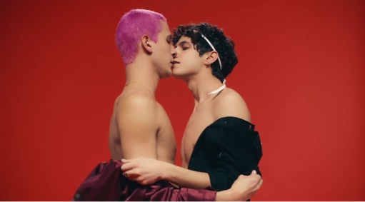 Publicidade para o dia dos namorados "Love is Love"