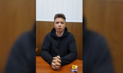 Roman Protasevich gravou um vídeo no qual afirma estar bem após ser detido