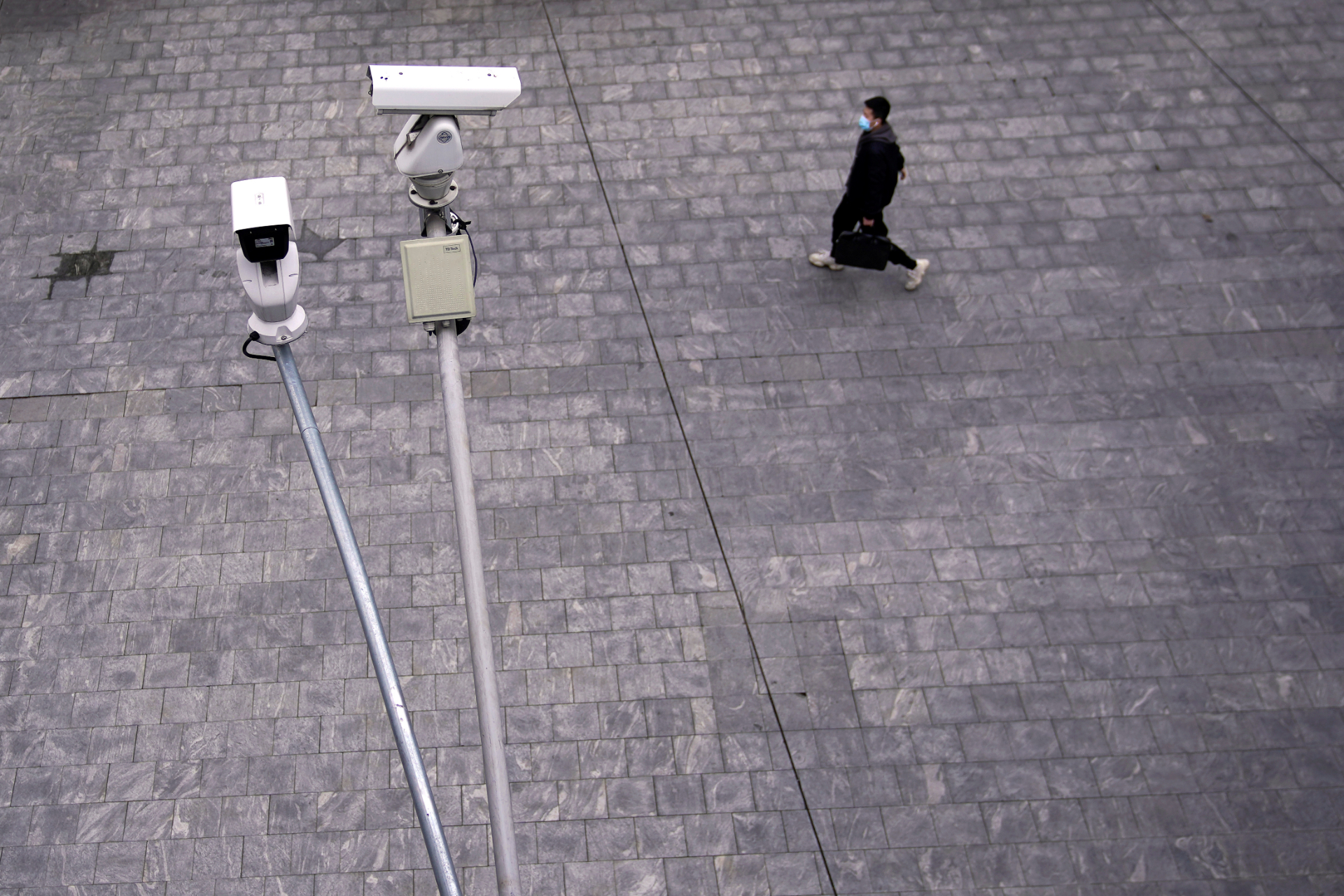 Mais de 20 bilhões de câmeras foram instaladas em toda a China desde 2017, segundo a emissora estatal CCTV • Foto: Aly Song - 28.fev.2020/Reuters