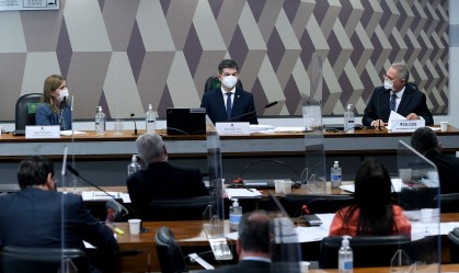 Senadores da CPI decidem poupar novos ministros de depoimento agora