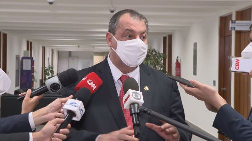 O presidente da CPI da Covid, o senador Omar Aziz, em coletiva de imprensa