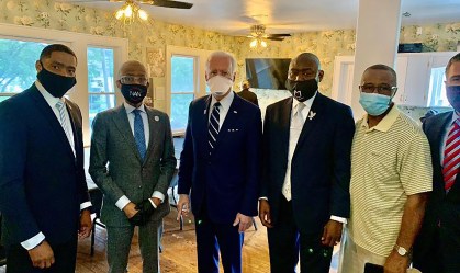 Presidente dos Estados Unidos se reúne com a família de George Floyd na Casa Bra