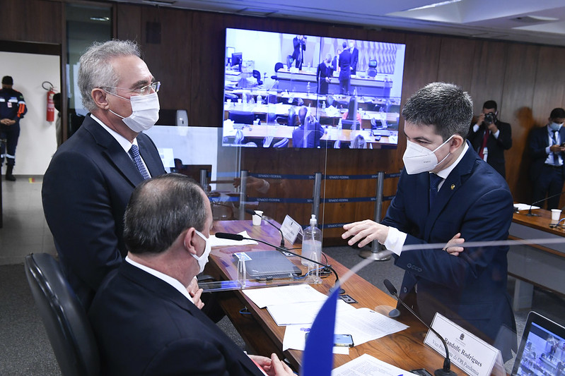 Presidente, vice e relator da CPI da Pandemia se reúnem antes da sessão
