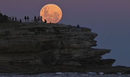 Superlua vista nesta quarta-feira (26) na Austrália