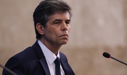 Teich lamenta 10.000 mortes por Covid-19 e diz ser solidário a mães