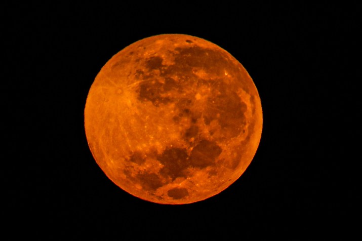 Superlua de sangue é vista em São Paulo / Marcelo Machado de Melo/FotoArena/Estadão Conteúdo