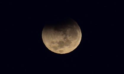 Superlua e eclipse são vistos na cidade de Passo Fundo