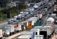 Bolsonaro promete ajuda a caminhoneiros autônomos ‘para compensar aumento do diesel’