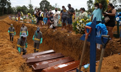 Médicos Sem Fronteiras: falta de ações e de crença na ciência matam brasileiros