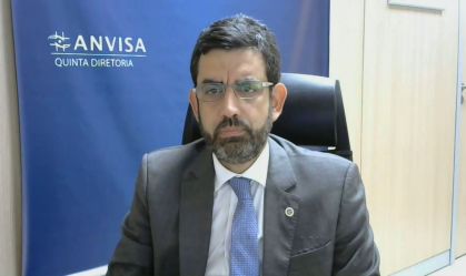O diretor da Anvisa Alex Machado Campos em entrevista à CNN
