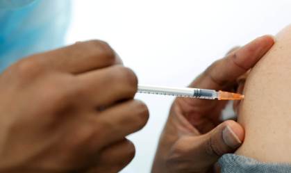 Vacina da Sanofi e da GSK contra Covid-19 entra na fase 3 de estudos clínicos