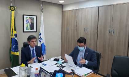 Brasil está 'navegando às cegas' no combate à COVID-19, diz ministro da Saúde