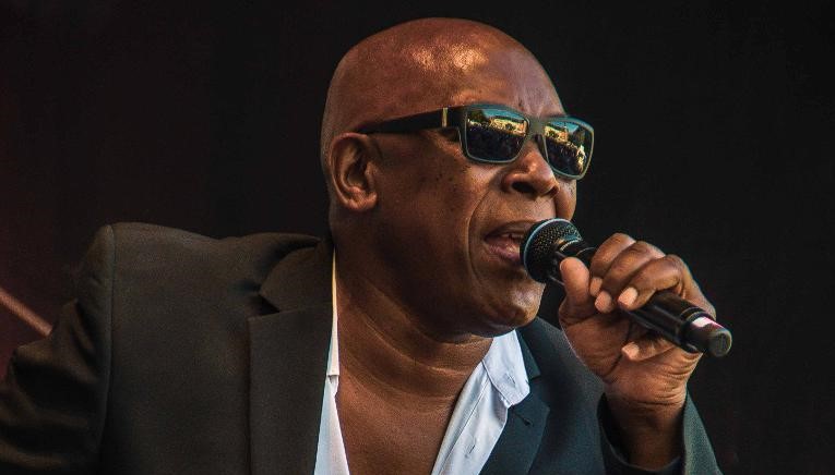 John Davis em performance em Eisenach, Alemanha