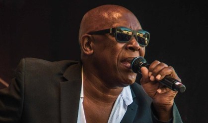John Davis em performance em Eisenach, Alemanha