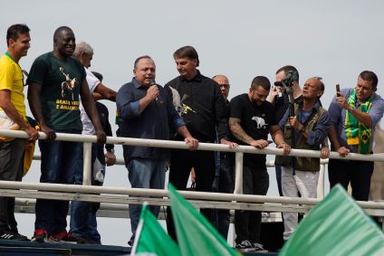 Eduardo Pazuello discursa no Rio sem máscara ao lado de Jair Bolsonaro durante a