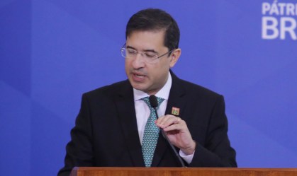 AGU defende no STF inquérito contra chargista que ligou Bolsonaro ao nazismo