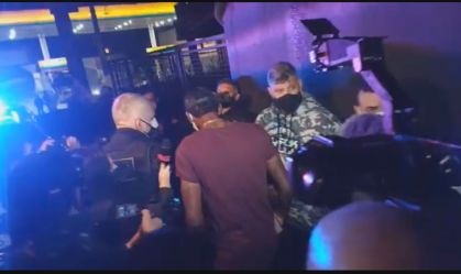 Jogadores Arboleda e David Neres são flagrados em balada clandestina em SP