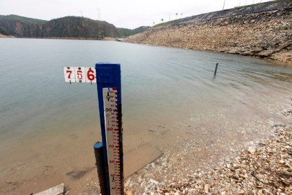 Instrumento para medição do nível d'água em barragem