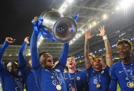 Uefa decide transferir final da Champions League da Rússia para França
