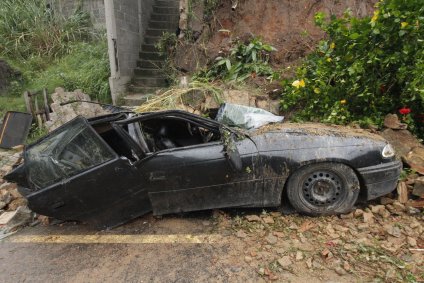 Rio de Janeiro – Chuvas provocam deslizamento e morte 