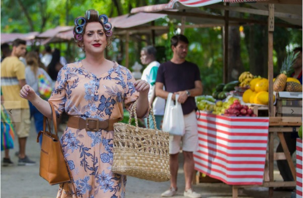 Dona Hermínia, protagonista do filme interpretada por Paulo Gustavo, é inspirada no mãe do ator • Foto: Divulgação
