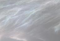 Rover Curiosity fotografa nuvens coloridas e iridescentes em Marte