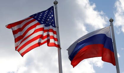Bandeiras dos Estados Unidos e da Rússia