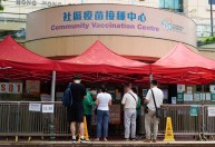 Hong Kong deve revisar restrições contra Covid-19 em meio à queda nos casos