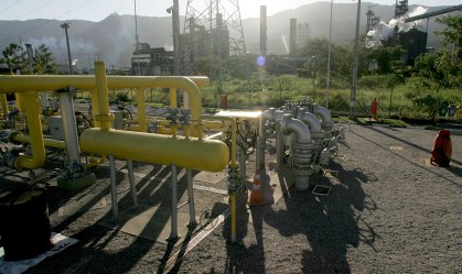 Instalações de gás natural em Cubatão, no litoral de São Paulo
