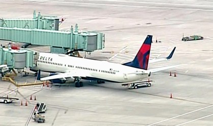 Passageiro invade cabine em voo da Delta