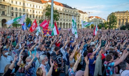 Milhares protestam na Hungria contra abertura de campus de universidade chinesa