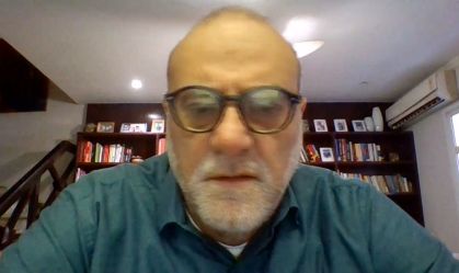 Sputnik V não tem efeitos colaterais maiores que outras vacinas, diz virologista