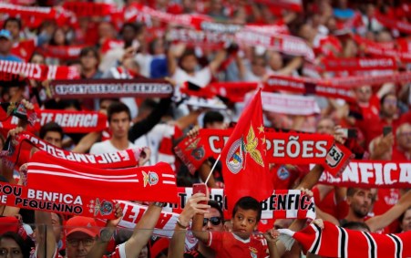 Torcedores do Benfica, em jogo pelo campeonato português