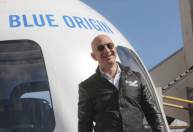 Jeff Bezos é criticado após viagem espacial por condições trabalhistas da Amazon