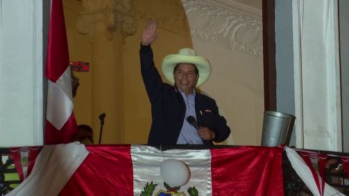 Pedro Castillo discursa para apoiadores em Lima