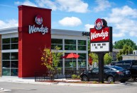 Redes de fast food se unem para derrubar lei da Califórnia sobre novo mínimo