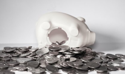 Quem deixou R$ 1 mil na poupança perdeu R$ 60 em poder de compra em 12 meses