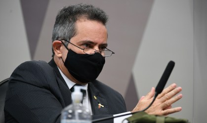 Elcio Franco diz que Pfizer 'não confiava no que estava oferecendo' ao Brasil