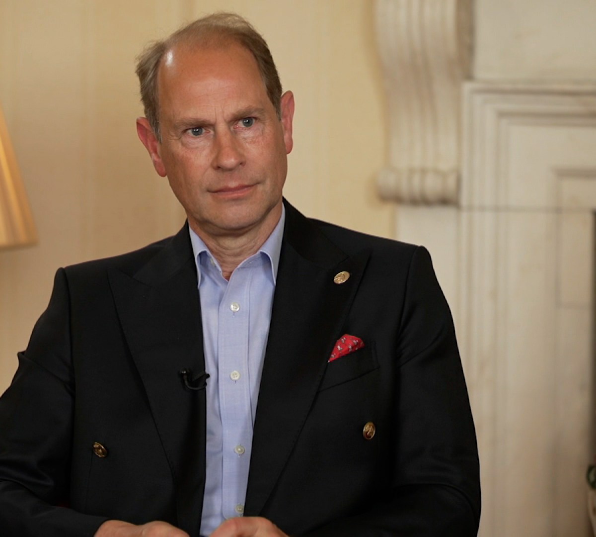 Família é assim': Príncipe Edward fala sobre Harry e Meghan e o luto da rainha | CNN Brasil