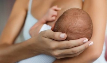 Agosto dourado: amamentação protege mãe, bebê e meio ambiente, diz especialista