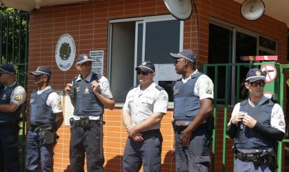 Polícia do DF prevê conflito com diplomatas pró-Maduro para desocupar embaixada