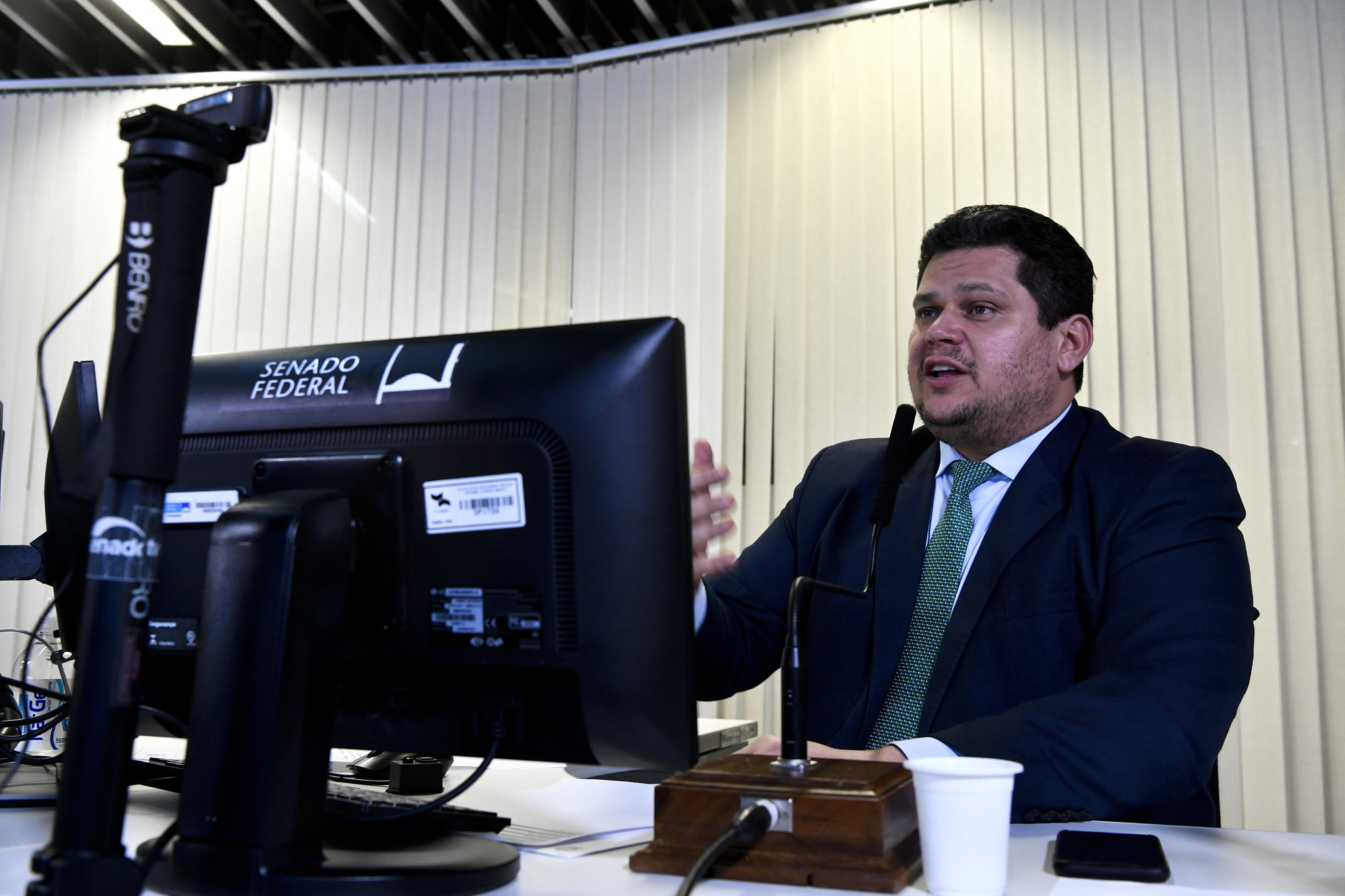 O presidente do Senado, Davi Alcolumbre, em sessão remota