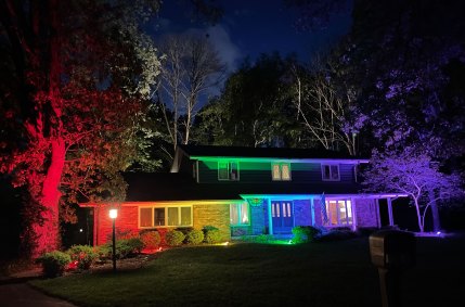 Casal ilumina casa nos EUA