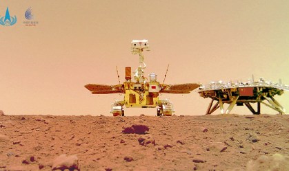 China revelou nesta sexta-feira (11) novas fotos de seu rover em Marte