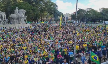 Manifestação pró-Bolsonaro próximo ao Obelisco aos Heróis de 32