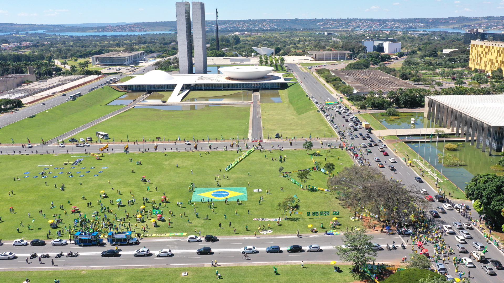 Manifestantes bolsonaristas se concentram na Esplanada dos Ministérios. 
