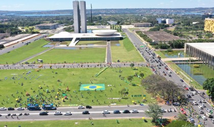Agressão a jornalistas é 'inaceitável', diz Ministério da Defesa após ato no DF